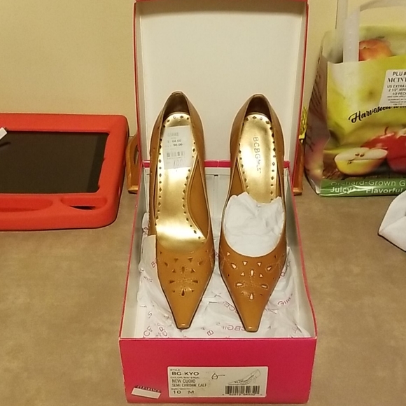 BCBGirls Shoes - Brand new BCBGirls women's size 10 heels